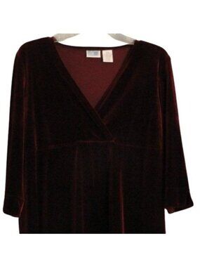 Baby And Me Maternity Women’s Size M Burgundy Velvet 3/4 Sleeve Top V-Neck